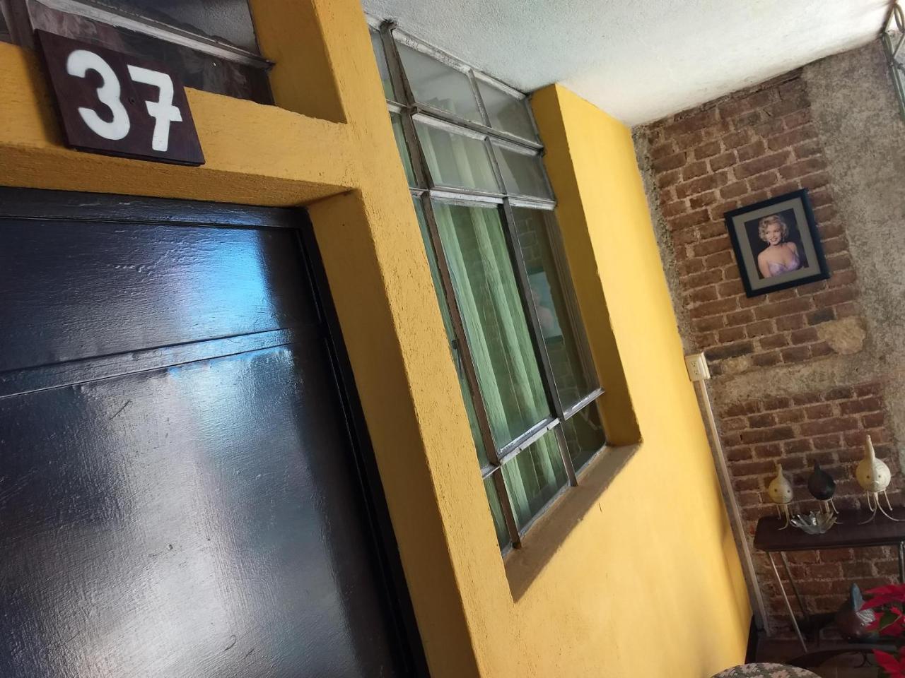 Bed and Breakfast Give House Guatemala City Екстер'єр фото