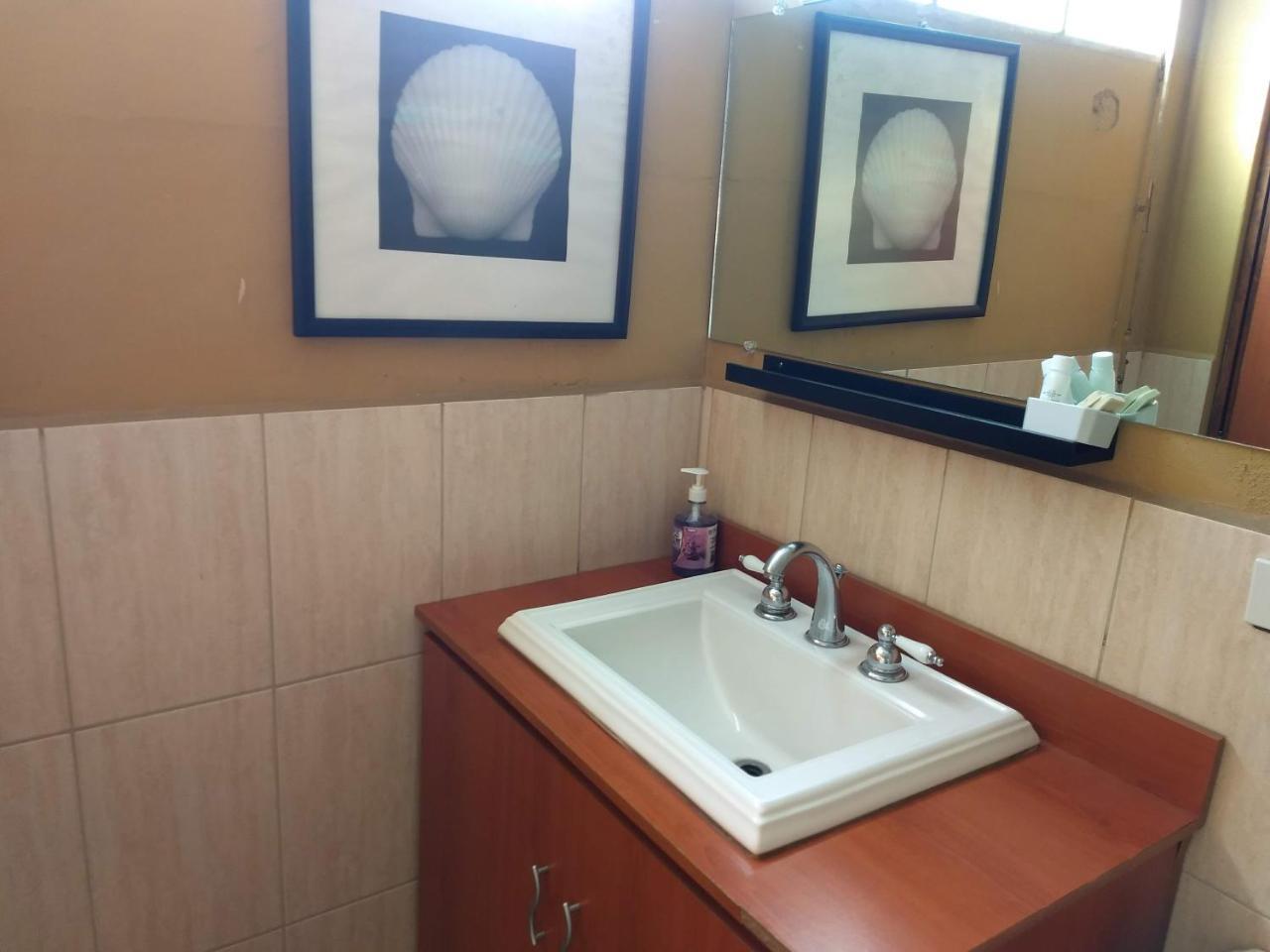 Bed and Breakfast Give House Guatemala City Екстер'єр фото