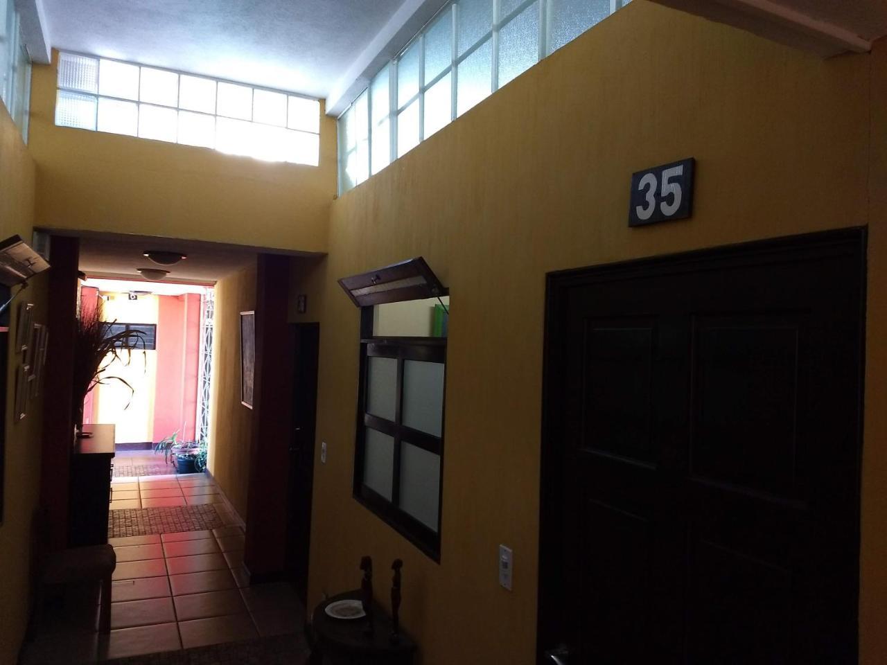 Bed and Breakfast Give House Guatemala City Екстер'єр фото