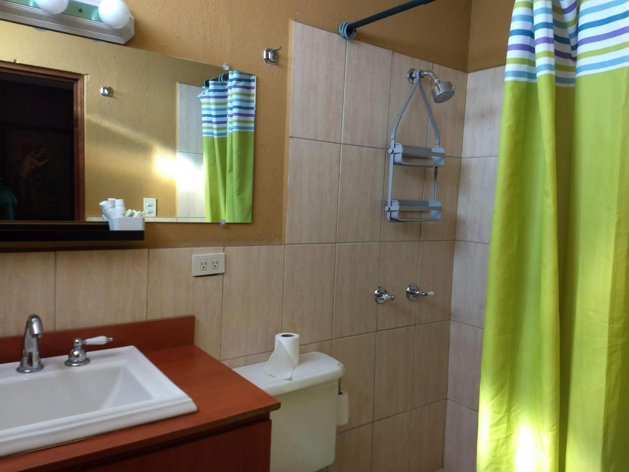 Bed and Breakfast Give House Guatemala City Екстер'єр фото