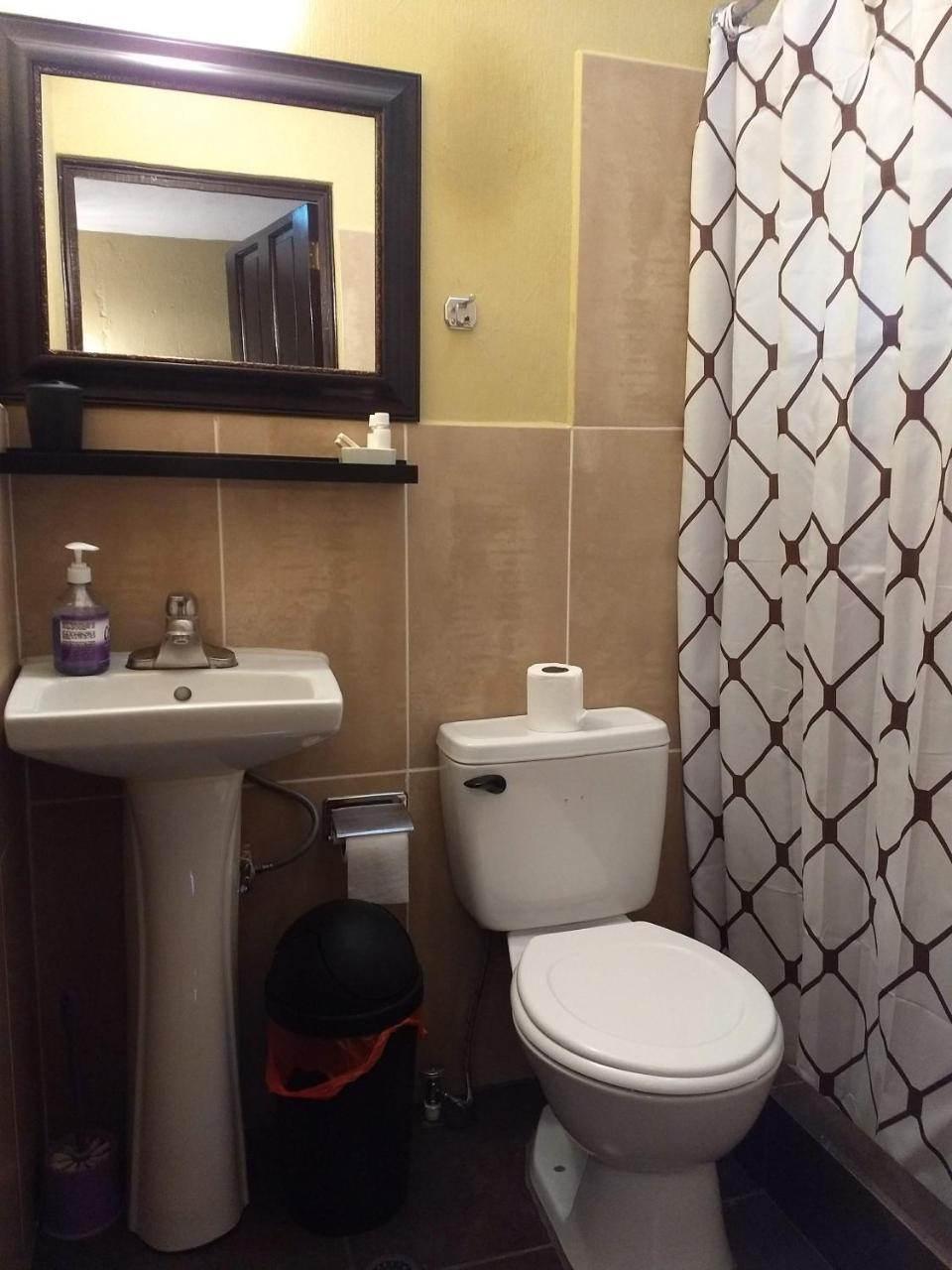 Bed and Breakfast Give House Guatemala City Екстер'єр фото