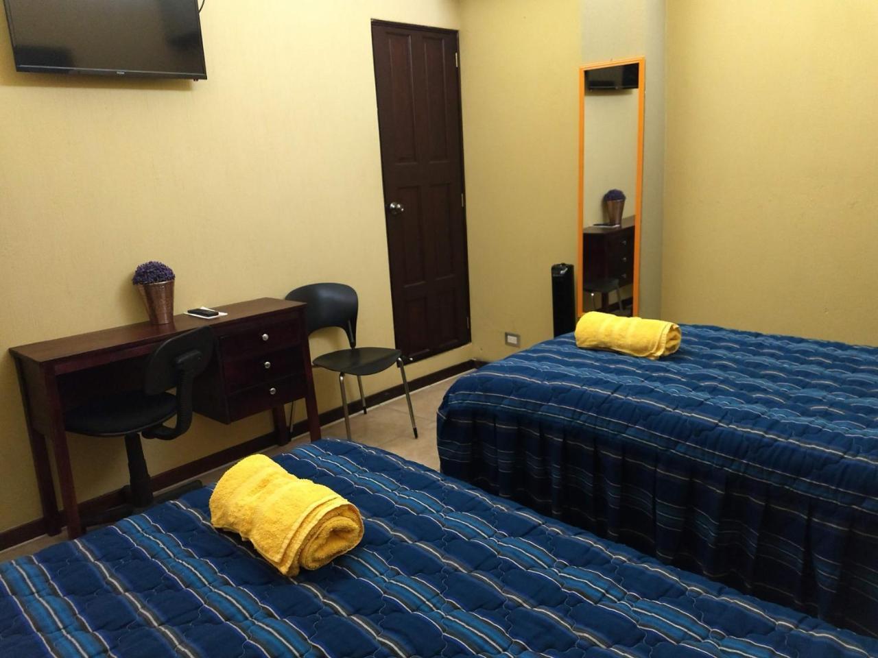Bed and Breakfast Give House Guatemala City Екстер'єр фото