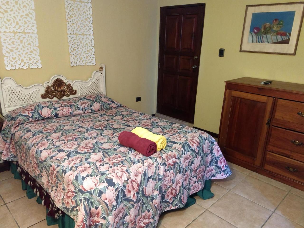 Bed and Breakfast Give House Guatemala City Екстер'єр фото