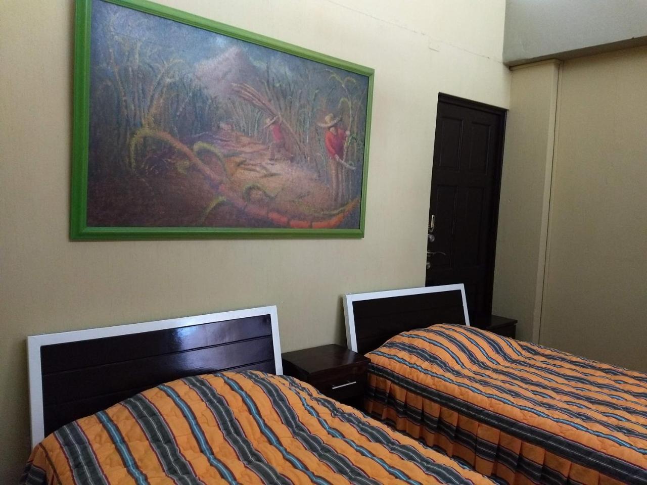 Bed and Breakfast Give House Guatemala City Екстер'єр фото