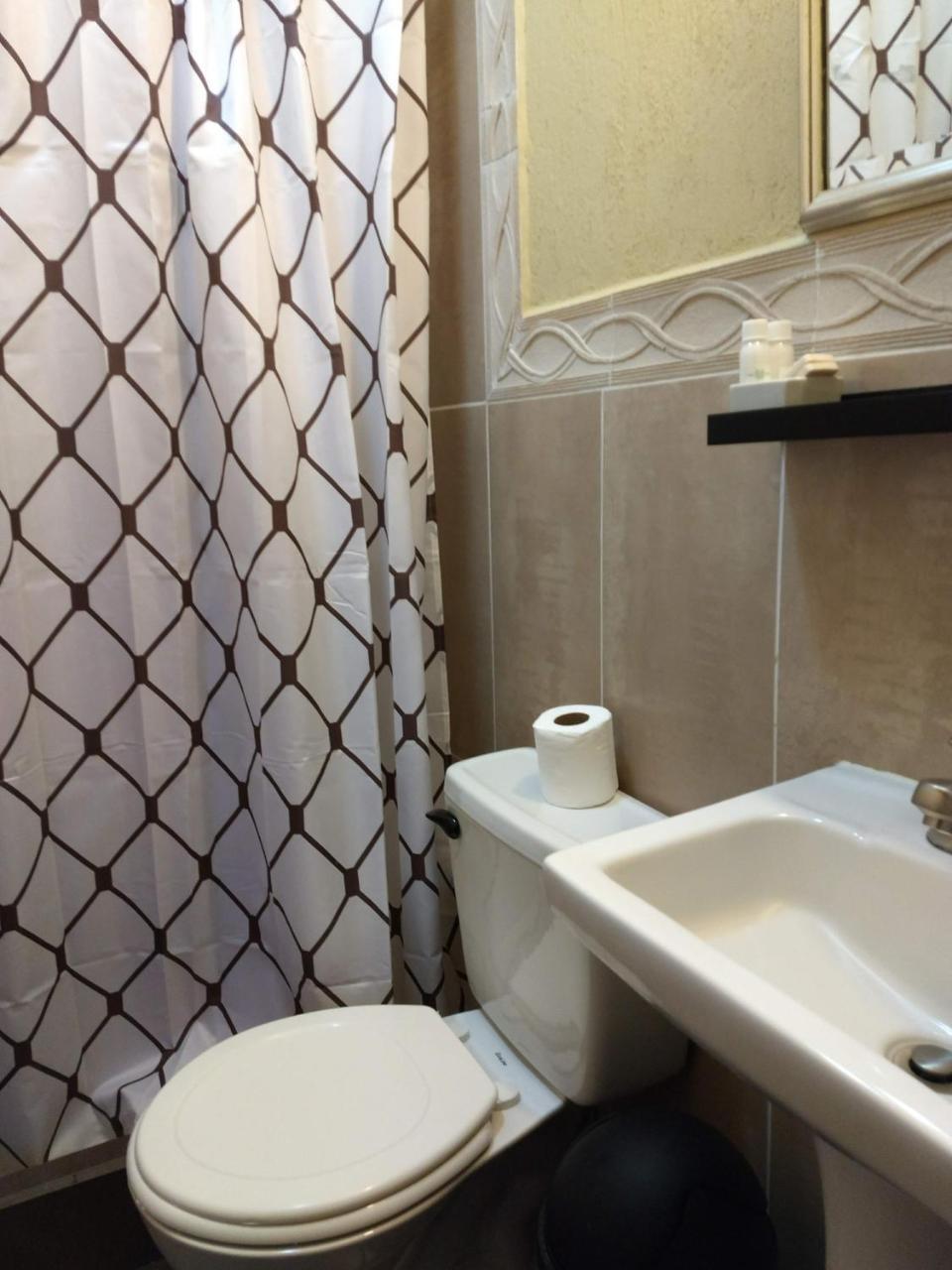 Bed and Breakfast Give House Guatemala City Екстер'єр фото