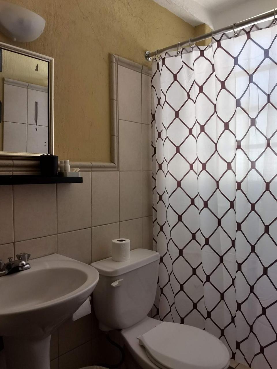 Bed and Breakfast Give House Guatemala City Екстер'єр фото